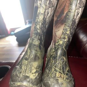 Camo Muck boots